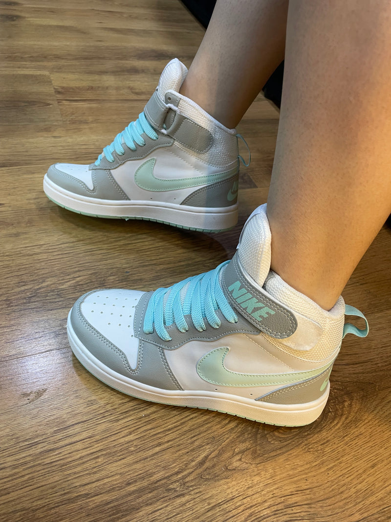 Tênis Nike Borough Verde água