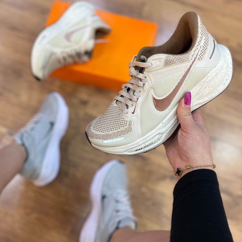 Nike Pegasus Areia/Caramelo