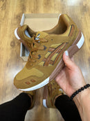 Tênis Asics gel lyte III Caramelo
