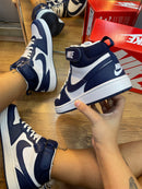 Tênis Nike Borough Branco/Azul Marinho