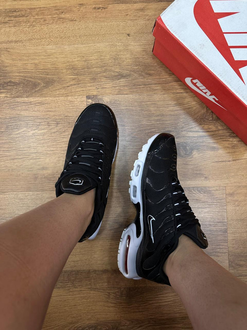 Nike Air Max TN Preto e Branco
