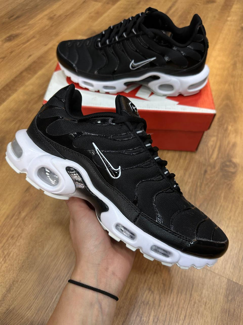 Nike Air Max TN Preto e Branco
