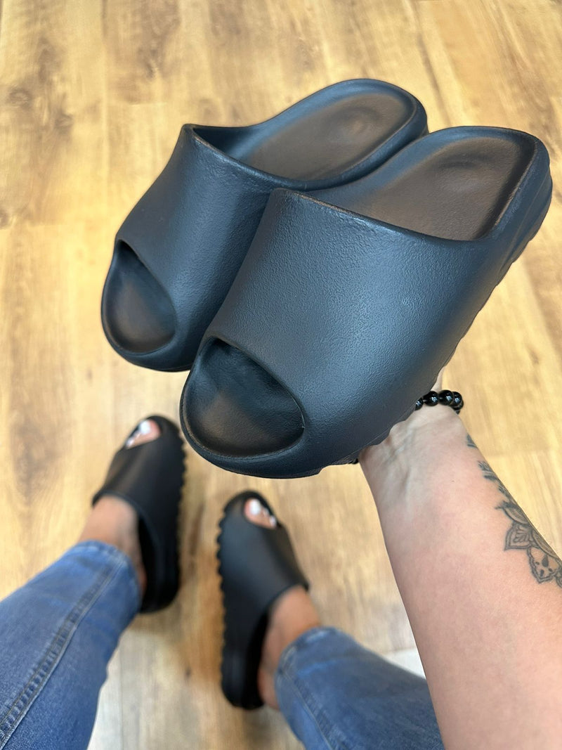 Chinelo Nuvem Preto