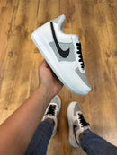 Air Force 1 Branco Cinza e Preto Bordado